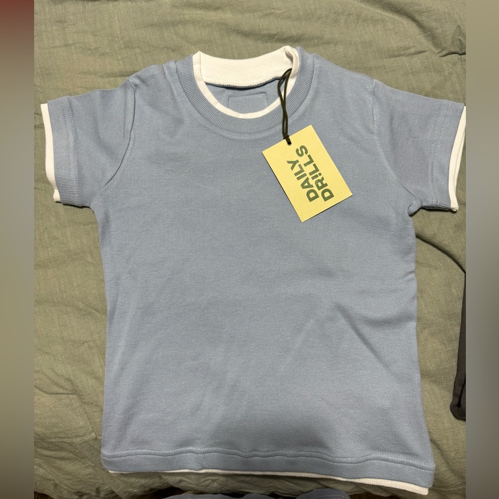 Layered baby tee. Color mist. Size xs/s